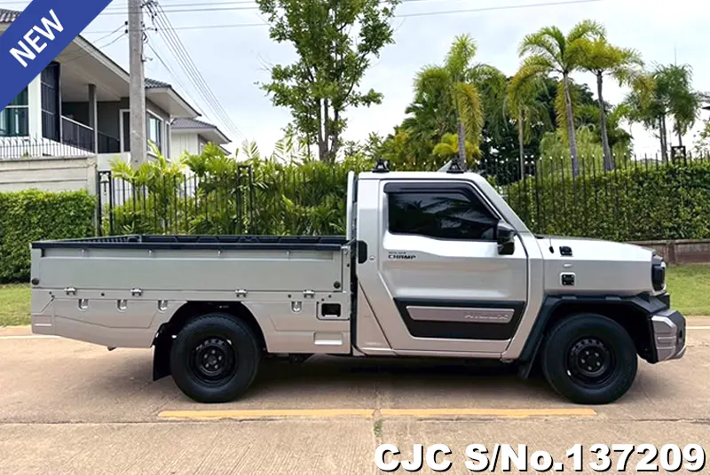 Toyota Hilux in Silver for Sale Image 6