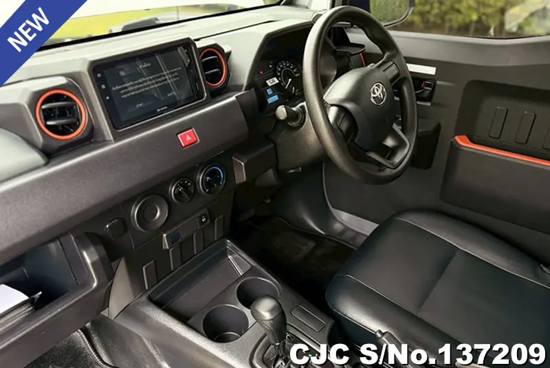 Toyota Hilux in Silver for Sale Image 8