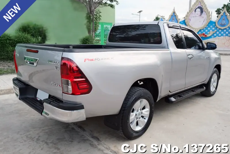 Toyota Hilux in Silver for Sale Image 2