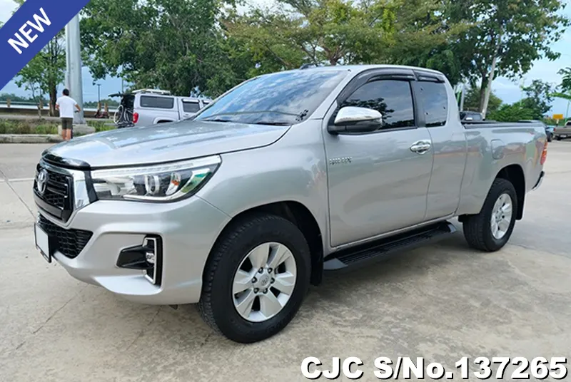 Toyota Hilux in Silver for Sale Image 3