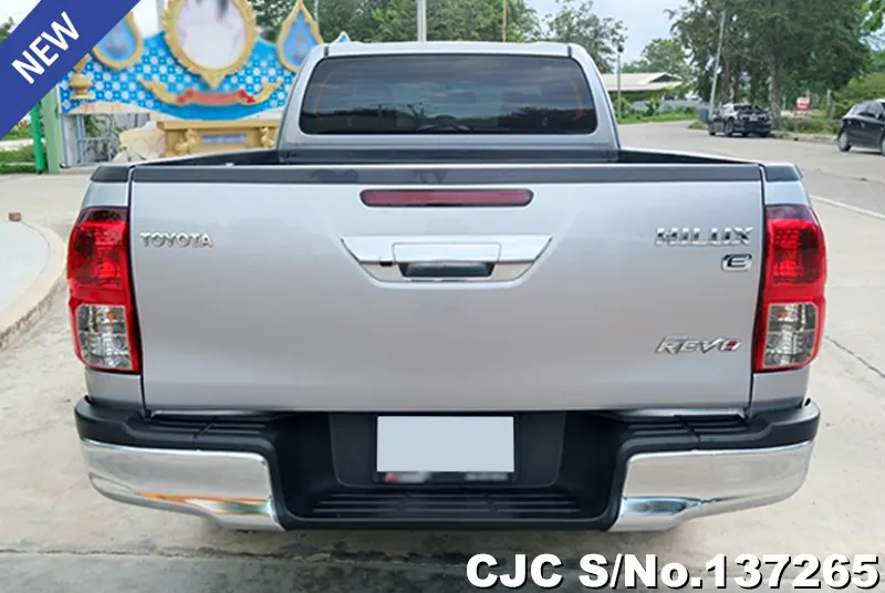 Toyota Hilux in Silver for Sale Image 5