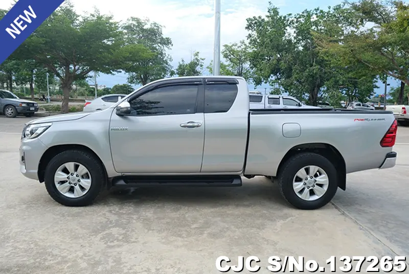 Toyota Hilux in Silver for Sale Image 7