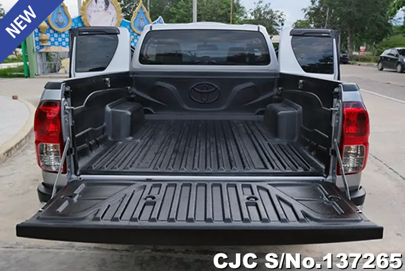 Toyota Hilux in Silver for Sale Image 9