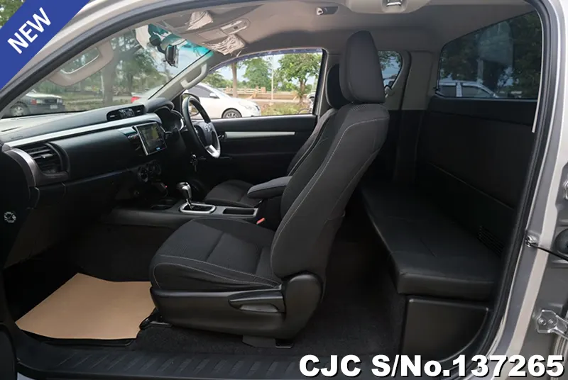 Toyota Hilux in Silver for Sale Image 12