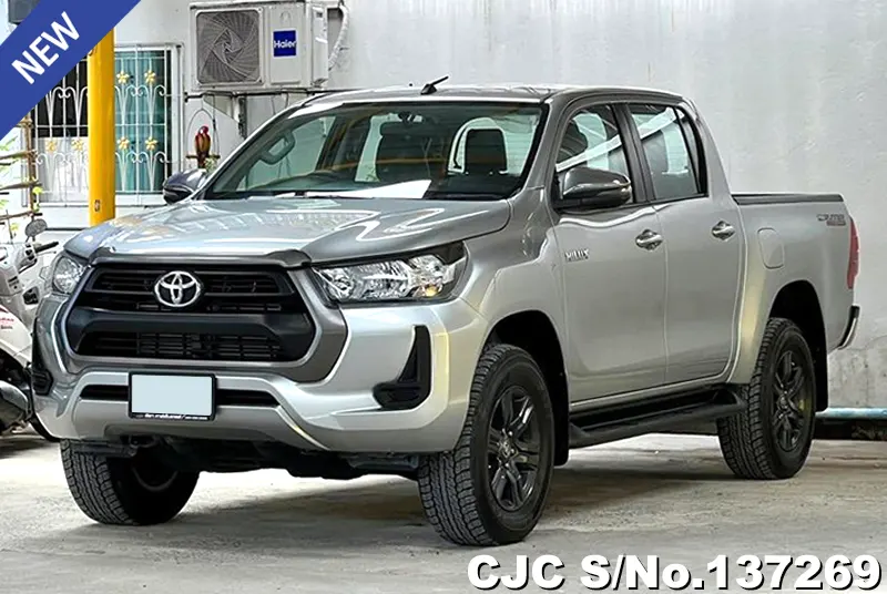 Toyota Hilux in Silver for Sale Image 3