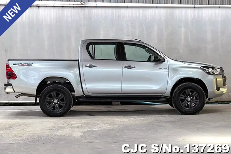 Toyota Hilux in Silver for Sale Image 4