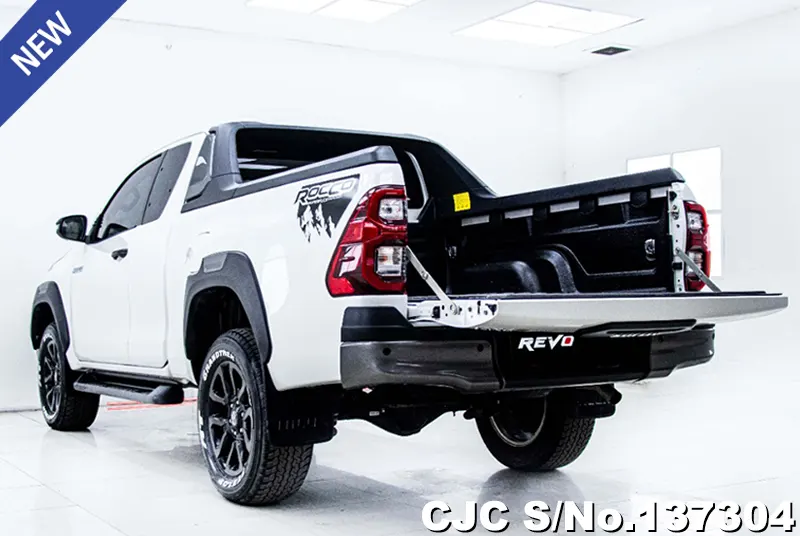Toyota Hilux in White for Sale Image 5