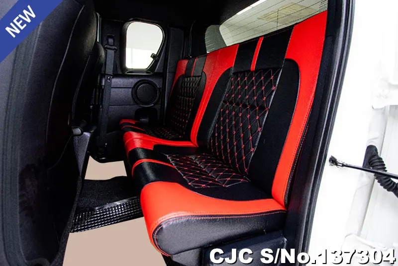 Toyota Hilux in White for Sale Image 11