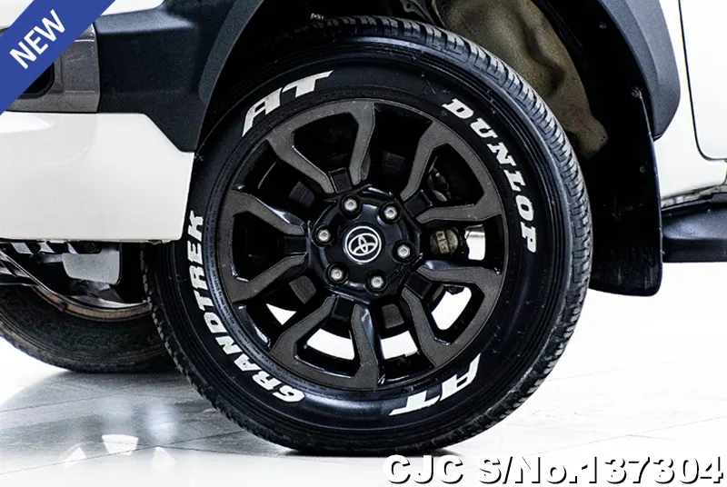 Toyota Hilux in White for Sale Image 14