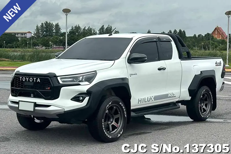 Toyota Hilux in White for Sale Image 2
