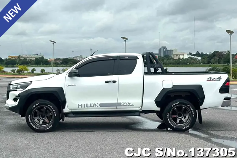 Toyota Hilux in White for Sale Image 3