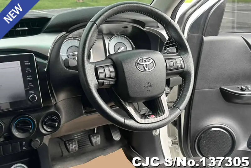 Toyota Hilux in White for Sale Image 4