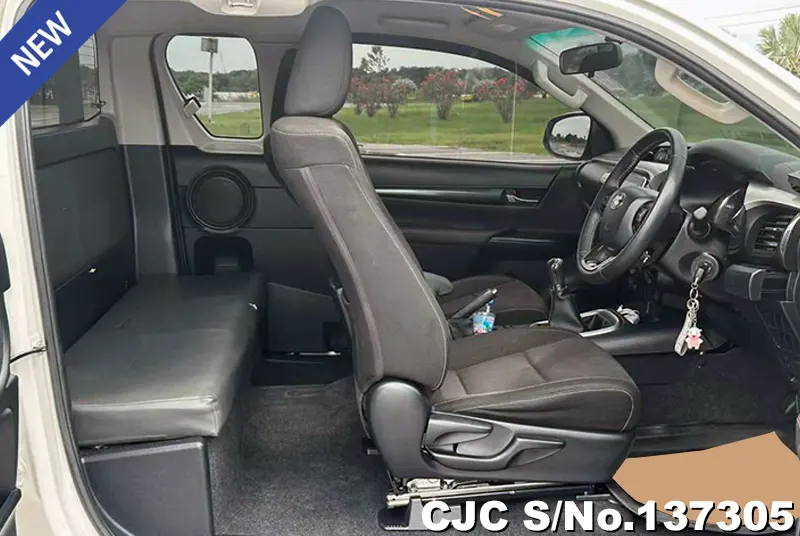 Toyota Hilux in White for Sale Image 5