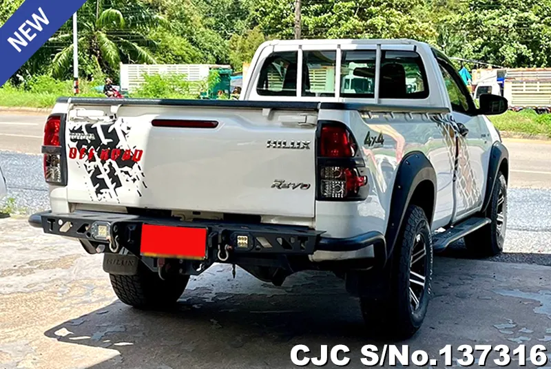 Toyota Hilux in White for Sale Image 2