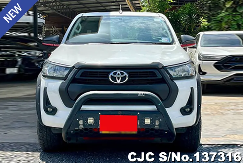 Toyota Hilux in White for Sale Image 4
