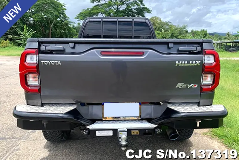 Toyota Hilux in Gray for Sale Image 5