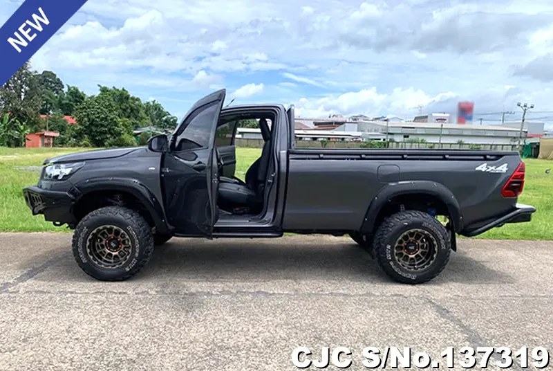 Toyota Hilux in Gray for Sale Image 6