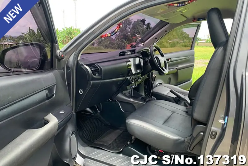 Toyota Hilux in Gray for Sale Image 9