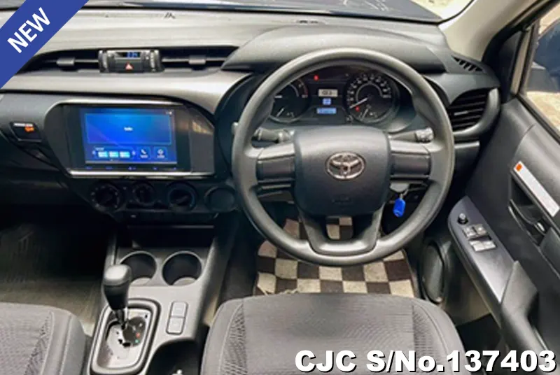 Toyota Hilux in Gray for Sale Image 9