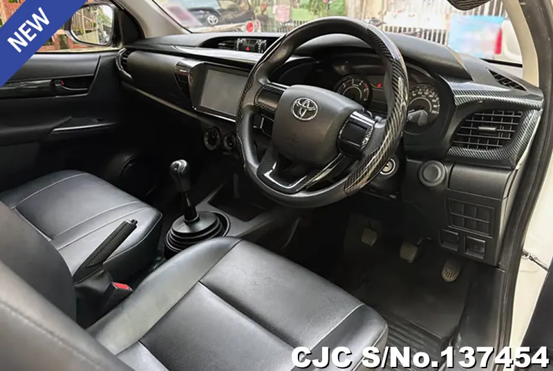 Toyota Hilux in White for Sale Image 8