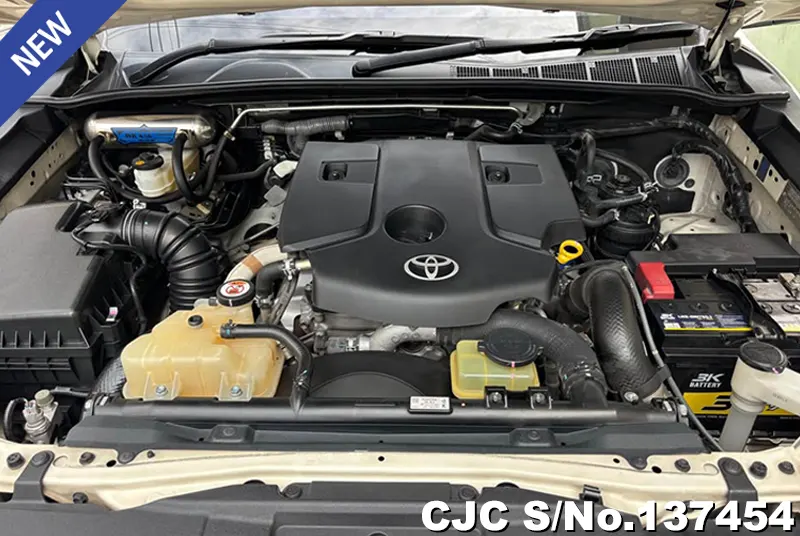 Toyota Hilux in White for Sale Image 12