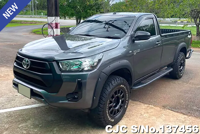 Toyota Hilux in Gray for Sale Image 3