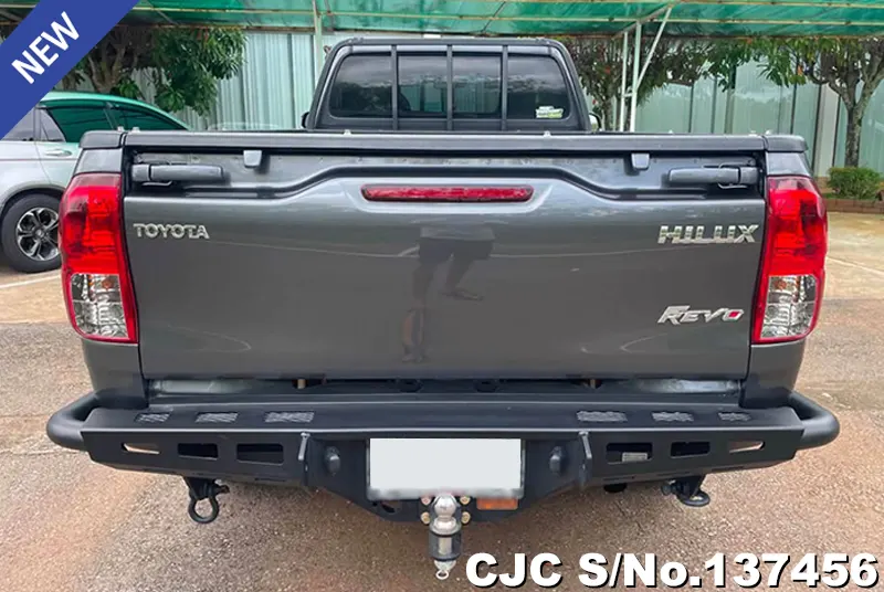 Toyota Hilux in Gray for Sale Image 4