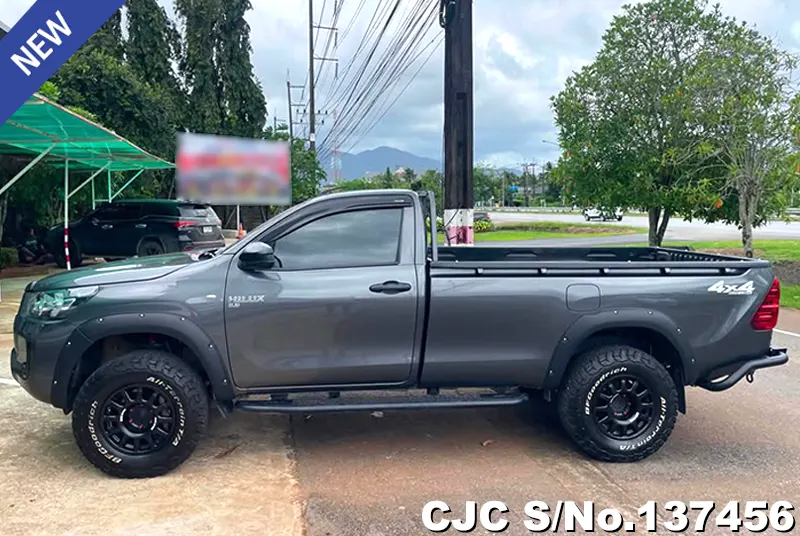 Toyota Hilux in Gray for Sale Image 6