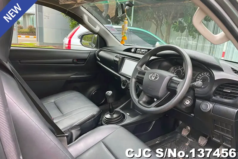 Toyota Hilux in Gray for Sale Image 7
