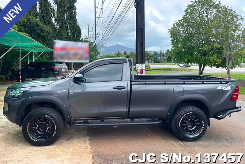 Toyota Hilux in Gray for Sale Image 5