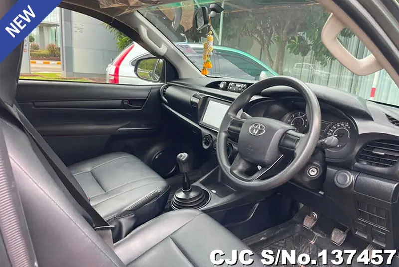 Toyota Hilux in Gray for Sale Image 7