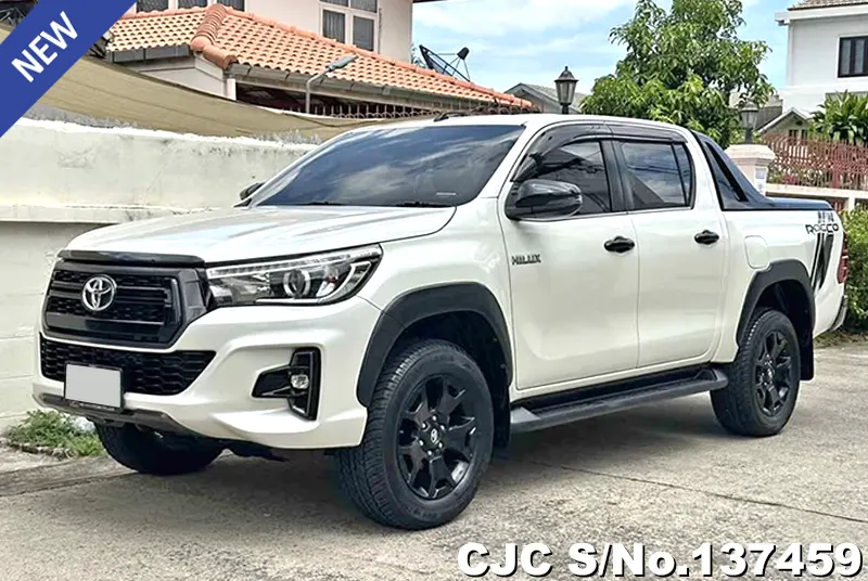 Toyota Hilux in White for Sale Image 3
