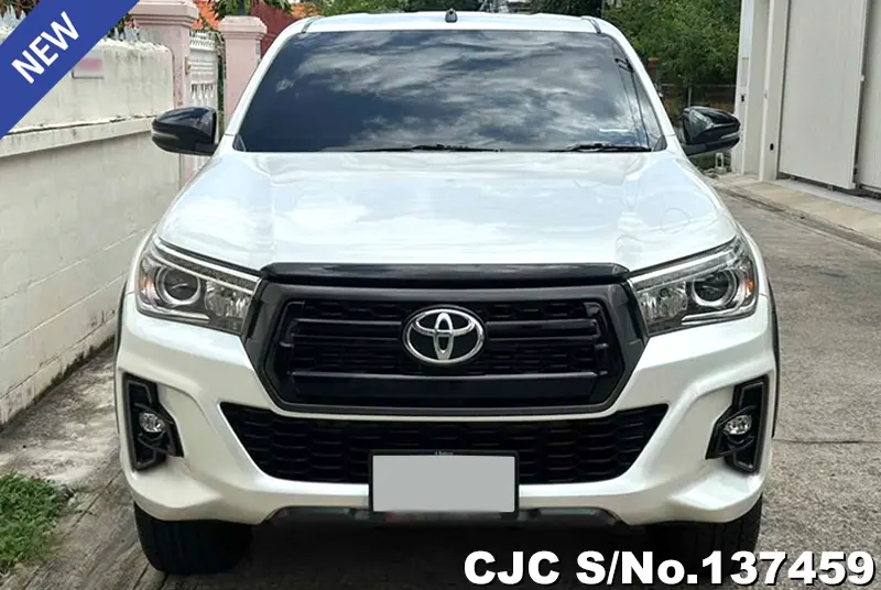 Toyota Hilux in White for Sale Image 4