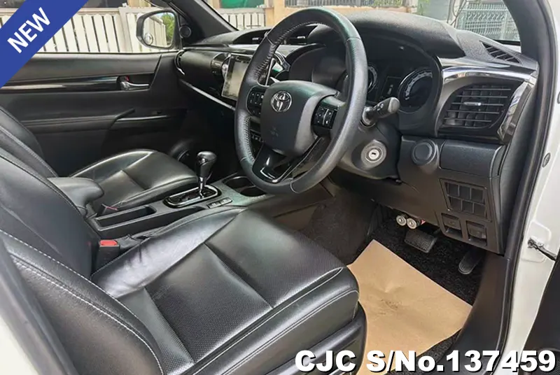 Toyota Hilux in White for Sale Image 8
