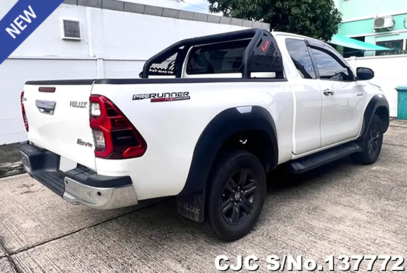 Toyota Hilux in White for Sale Image 2