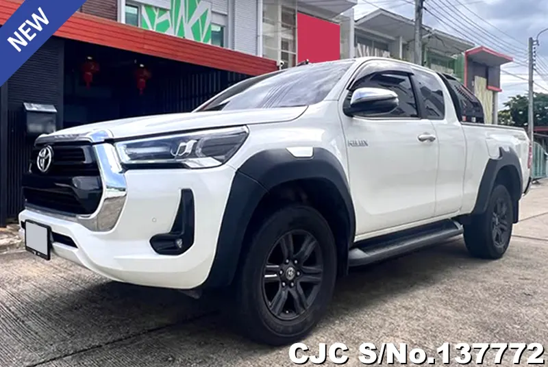 Toyota Hilux in White for Sale Image 3