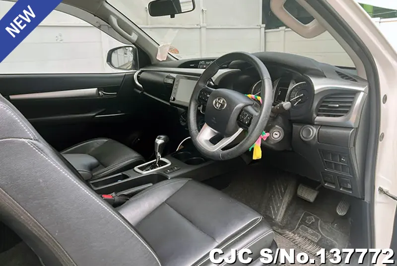 Toyota Hilux in White for Sale Image 9