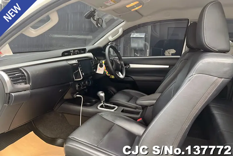 Toyota Hilux in White for Sale Image 10
