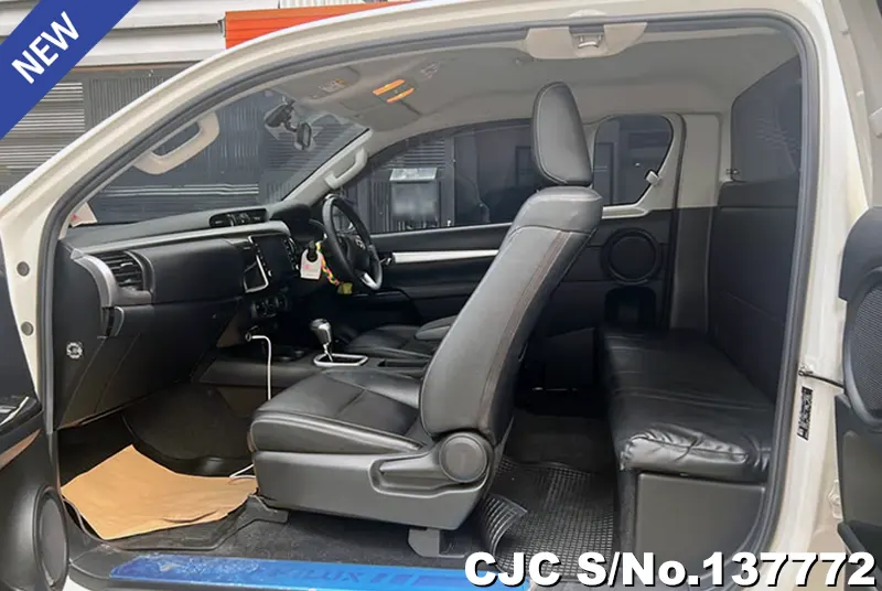 Toyota Hilux in White for Sale Image 12