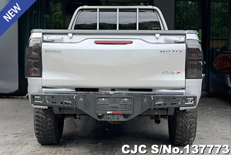 Toyota Hilux in Silver for Sale Image 3