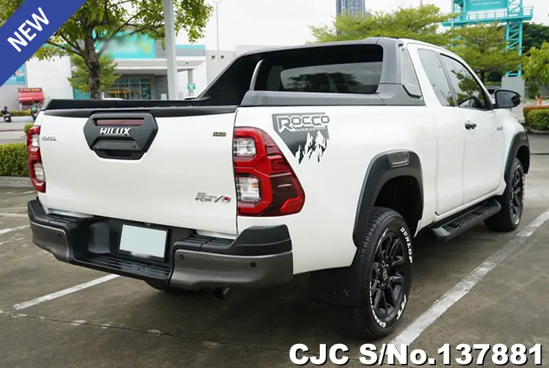 Toyota Hilux in White for Sale Image 2