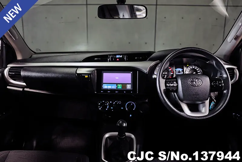 Toyota Hilux in Gray for Sale Image 4