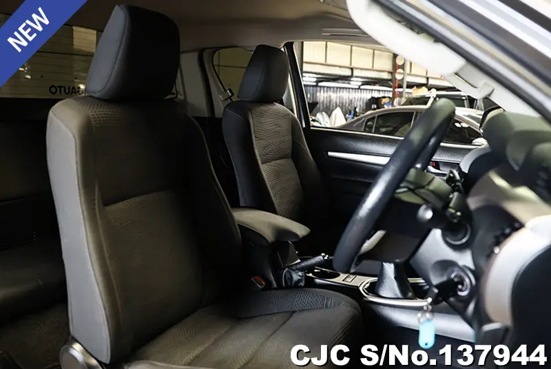 Toyota Hilux in Gray for Sale Image 5