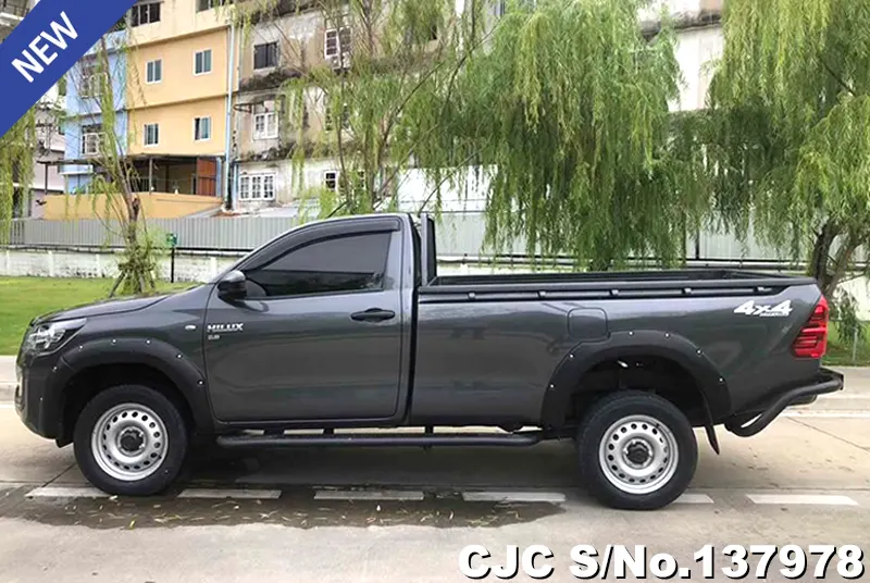 Toyota Hilux in Gray for Sale Image 7
