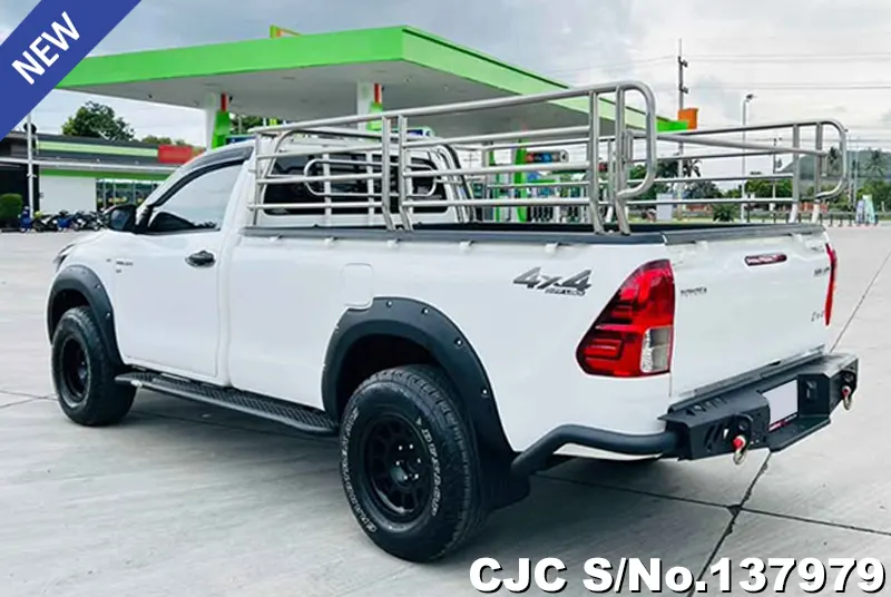 Toyota Hilux in White for Sale Image 1