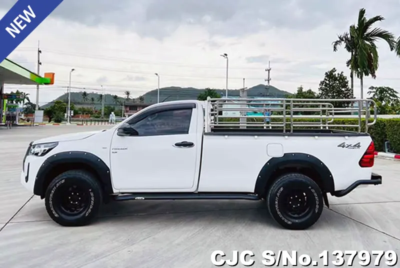 Toyota Hilux in White for Sale Image 7