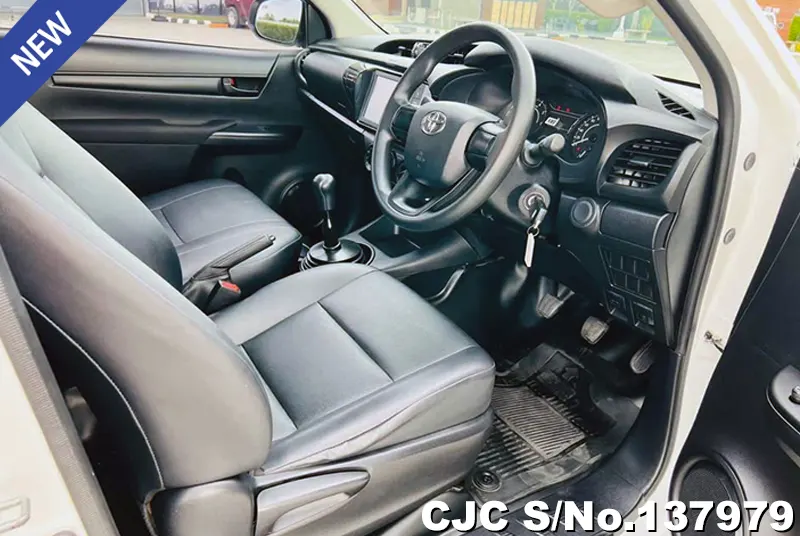 Toyota Hilux in White for Sale Image 9