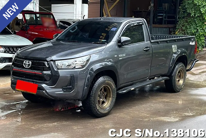 Toyota Hilux in Gray for Sale Image 3