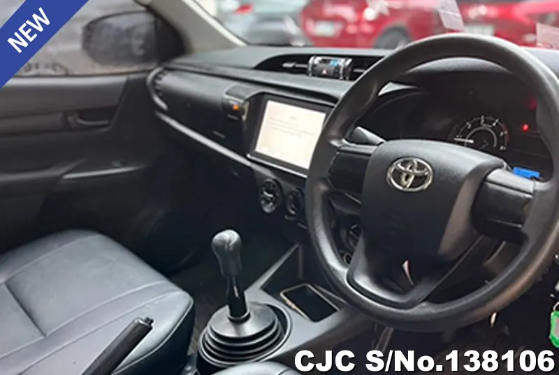 Toyota Hilux in Gray for Sale Image 6