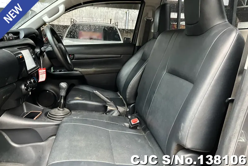 Toyota Hilux in Gray for Sale Image 7